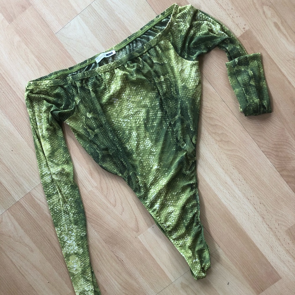 🐍🔥Snake Skin Print FASHION NOVA Bodysuit Mesh Off Shoulders High Leg Sexy